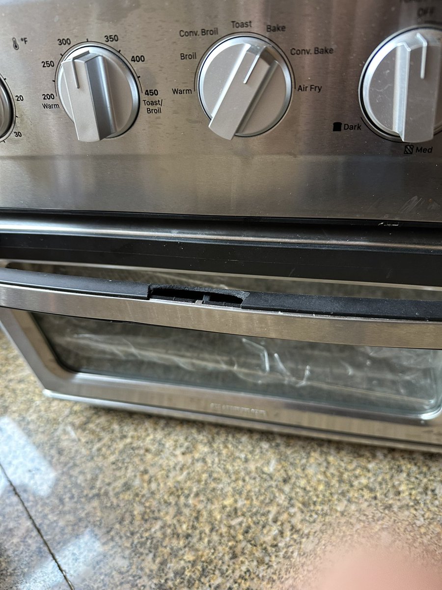 mariofilio's tweet image. Chequen como llegó este horno #chefman que pedimos en @amazonmex nunca nos había pasado algo así! sucio, usado, roto, con comida en el empaque🤦🏽‍♂️