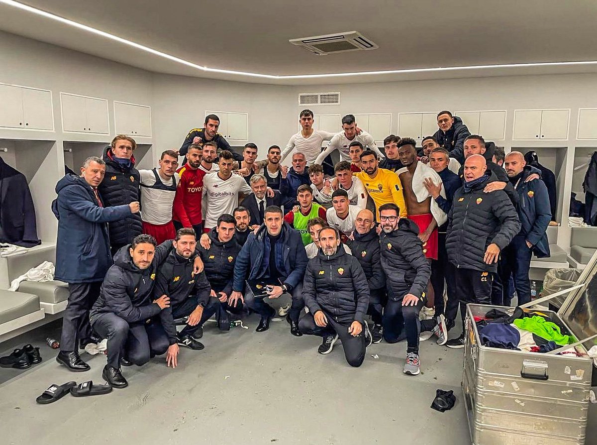 eurofootcom's tweet photo. 🔴🟡 José Mourinho: "What a TEAM, what a SPIRIT, what a PERFORMANCE. Let's go… See you on Wednesday at the Olimpico." https://t.co/1fTDWNv8pM