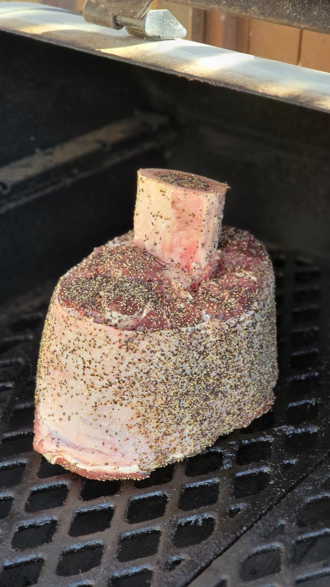 Let's make dinner 🔥

#Food #BBQ #beefshank #thorshammer