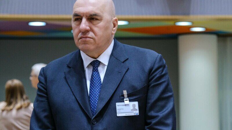 GlobalNewsMontr's tweet photo. ⚡️⚡️World War III would start the moment Russian tanks arrived in Kyiv and on the borders of Europe. Making sure they do not arrive is the only way to stop World War III" — Italy's defence minister says https://t.co/bMU3FsSKFw