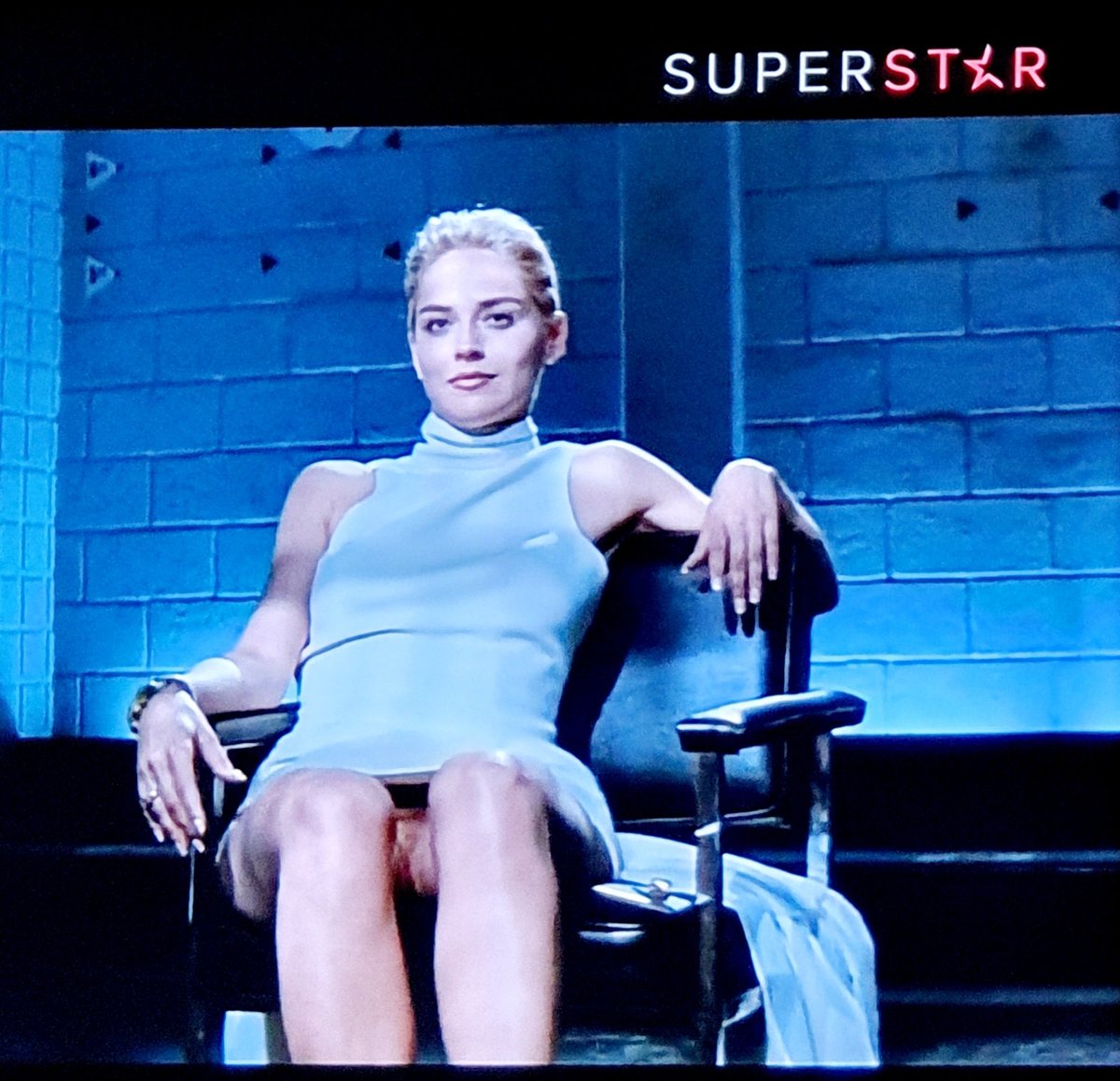 drakulka143's tweet image. Без силикони и ботокси, најсекси е 🥰
#BasicInstinct