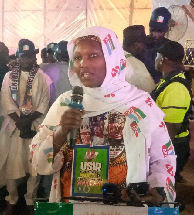 queenstrendy's tweet photo. 10,000 PDP, NNPP members in Kano dump Atiku, Kwankwaso, join Tinubu in APC https://t.co/S51RvEiYyf https://t.co/y0BvkbeaaV