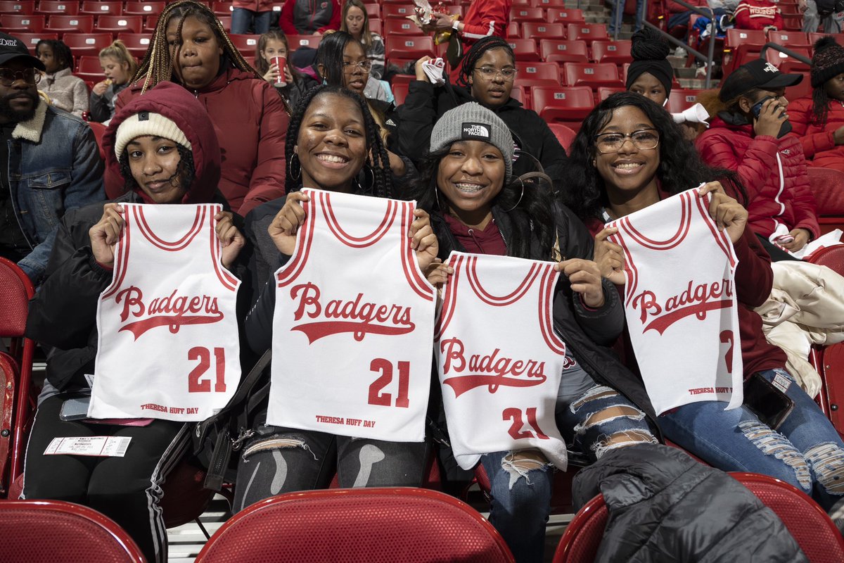 BadgerWBB's tweet photo. Thank you to the 8,217 fans who made the Kohl Center absolutely electric today!

We appreciate your support and will continue to play our hearts out for Badger Nation. https://t.co/fPu7mRl8LL