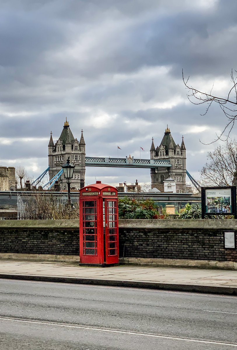 📸💂‍♀️ #towerbridge #london #streetsoflondon #cloudyday