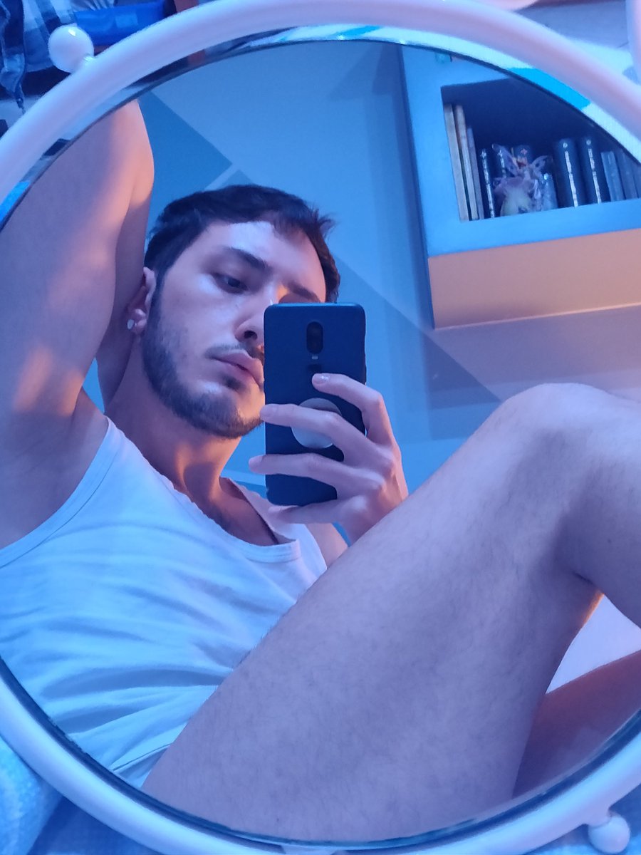 rande_95's tweet photo. Boring Sunday night 😪 https://t.co/04j61XdBLu