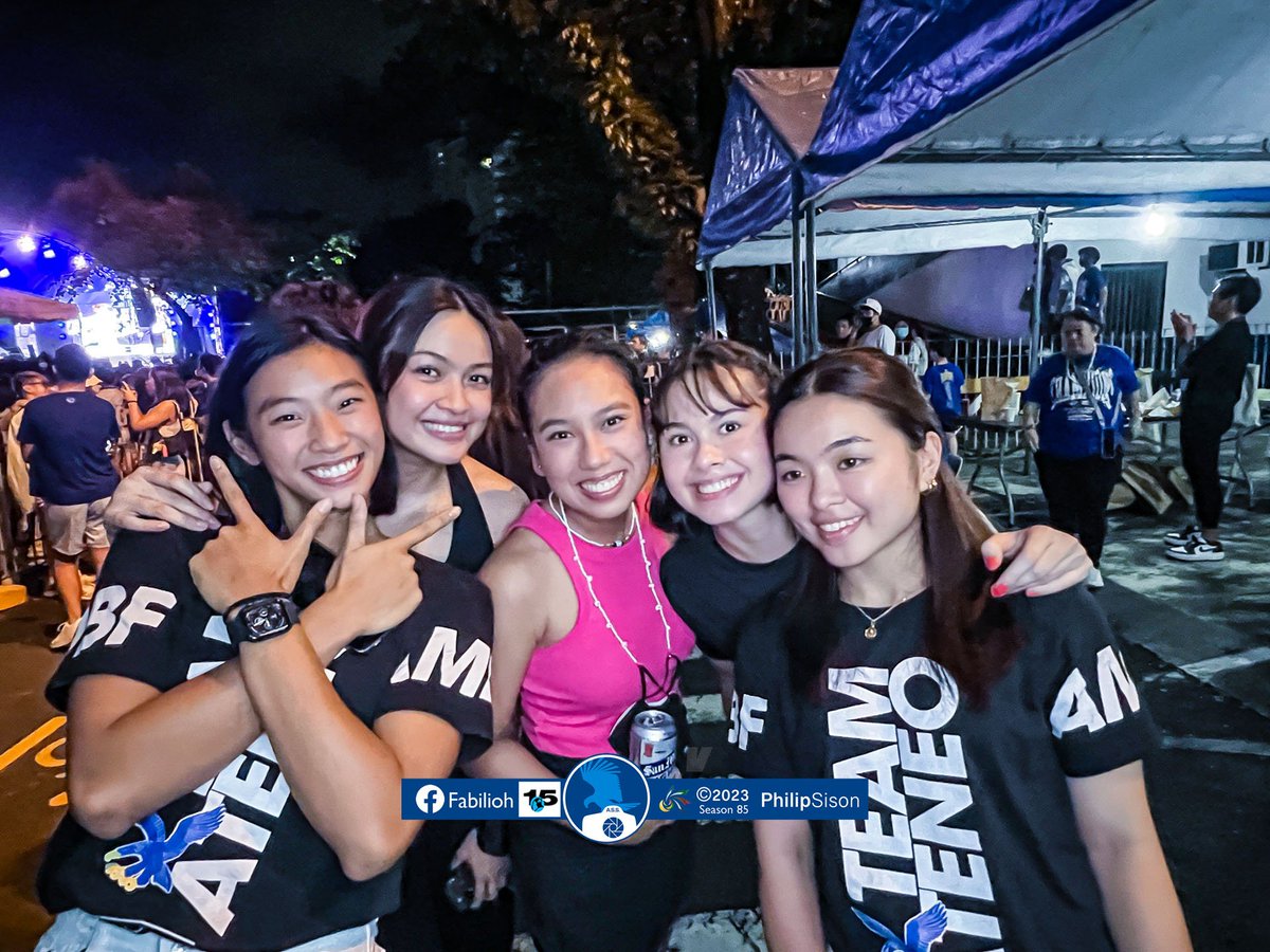 The Blue Eagle Champion Teams & Bonfire 💙 Go Ateneo! One Big Fight! #OBF #BEBOB 📷 Fabilioh - Philip Sison facebook.com/media/set?vani…