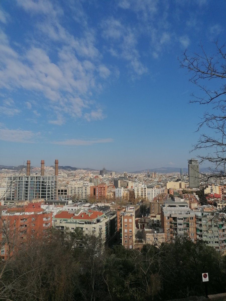 domcsiiii's tweet photo. gyertek januárban Barcelonába és sétáljatok 25 km-t csak úgy, a legnagyobb boldogságban 😄👌🏼 https://t.co/hH2X1SbArv