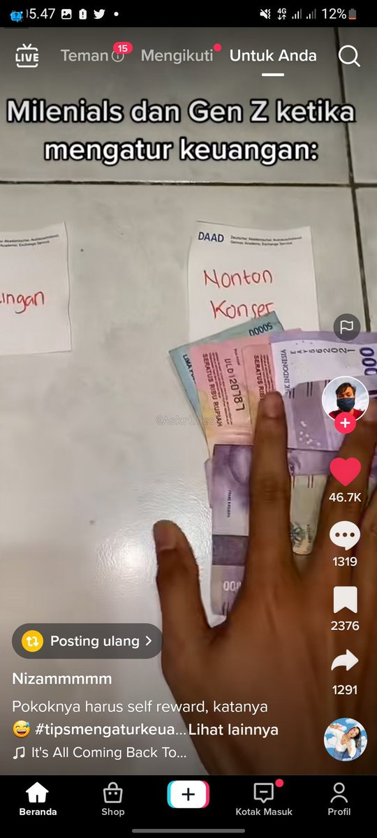 Askrlfess's tweet photo. [askrl] kaget bgt pas liat ini, apa benar gen z mengumpulkan uang hanya untuk self reward? Bukan untuk investasi atau hal yg lebih bermanfaat? https://t.co/nJLACwFPlk