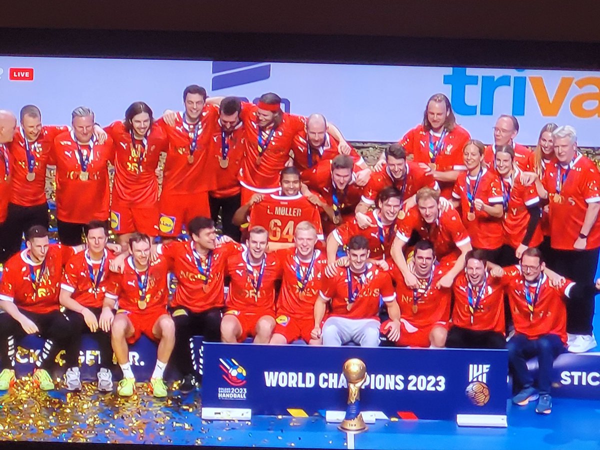 jane_sinding's tweet photo. TILLYKKE MED VM DRENGE, IGØR DANMARK STOLTE 🏆🇩🇰🏆🇩🇰🏆🇩🇰
#handball23 #Handball @dhf_haandbold https://t.co/vefJLguNr3