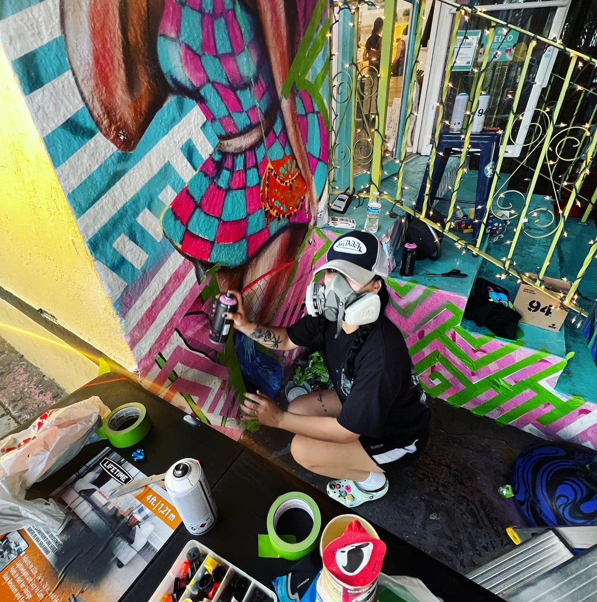 I painted this mural back in 2021 wanted to give it a bit of a change and add some more life and color to the design so I had the honor in  collaborating with <a href="/Didiroketh/">Diana Contreras</a> 🫶🏻 you can go check out this beautiful new installation on Calle 8 💖