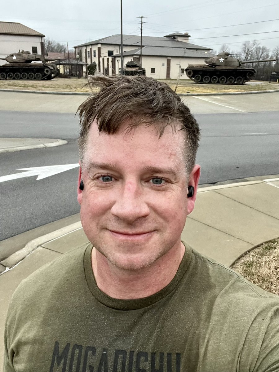 daubert_j's tweet photo. Sunday Funday Runday
Starting the week off with a 3.5 mile run.
Conversation paced running for the win. https://t.co/aAesiVI5MW