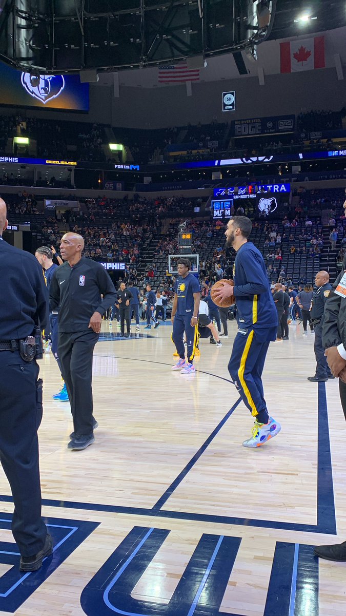 williamthewebb's tweet image. I’m a little closer than I was last time I was here. 😁 #ProudToBeIP #floorseats #BigMemphis #GoGrizz