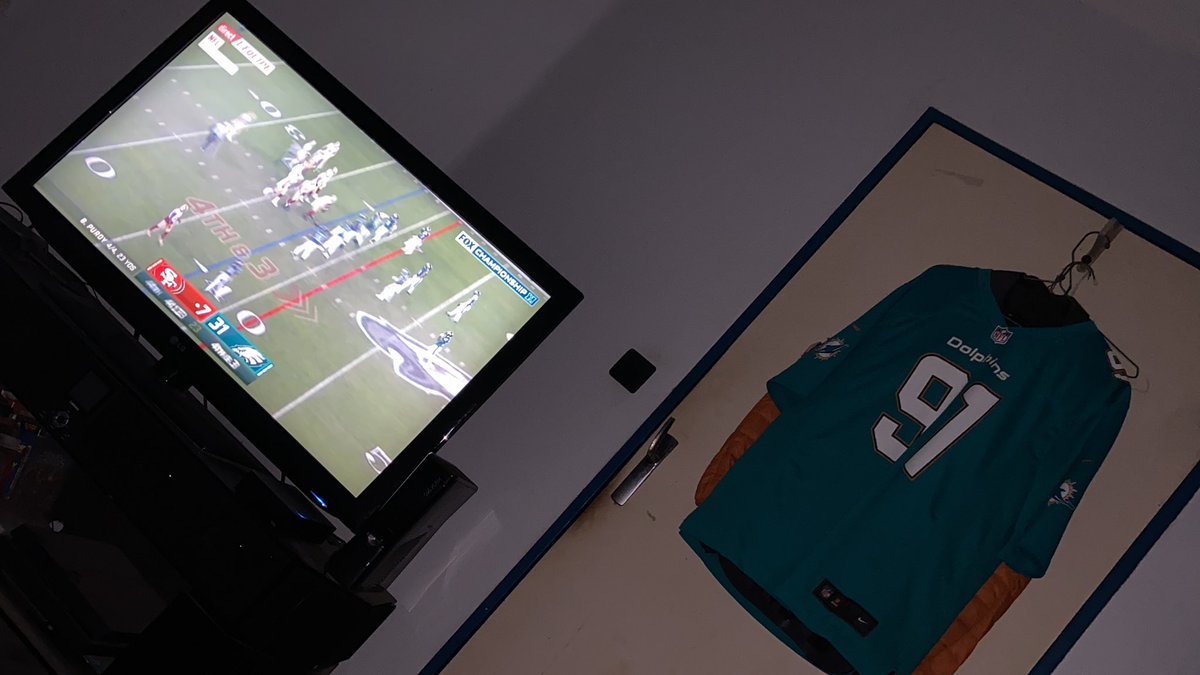 morelleromain5's tweet photo. Bagarre tentions vive les finales de conférences dommage j’aurais préféré voir miami Dolphins superbowl Eagles vs bengals #lequipeNFL https://t.co/nyI855zeMY