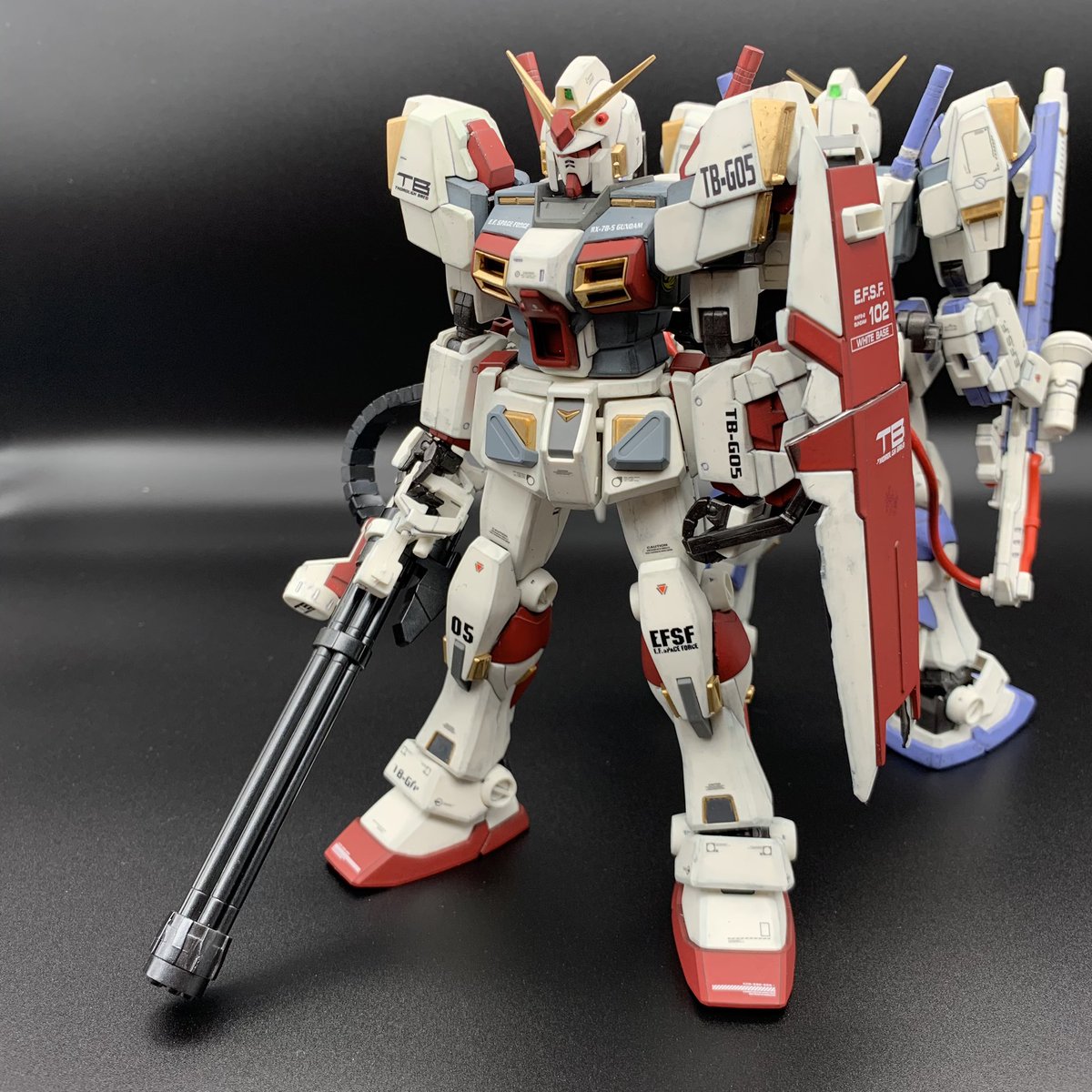 bal_cross's tweet photo. 2年ぐらい前に筆塗りで作った1/100 MGガンダム4号機と同5号機😌💦
#ガンダム4号機
#ガンダム5号機
#G04
#G05
#ガンプラ https://t.co/I7WYzOp4XY