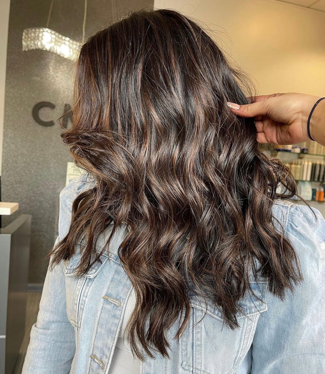 BLENDED ESPRESSO 🖤

@genesismoncadahair
-
-
-
-
-
 #avedasalon #avedahair #blondehair #brunette #auburn #hairgoals #modernsalon #buckheadsalon #atlhair #glossitup #salonlife #ombrehair #balayage #shag #curls #styling #longhair #hairstylist #behindthechair #hairenvy #LoveThatAv