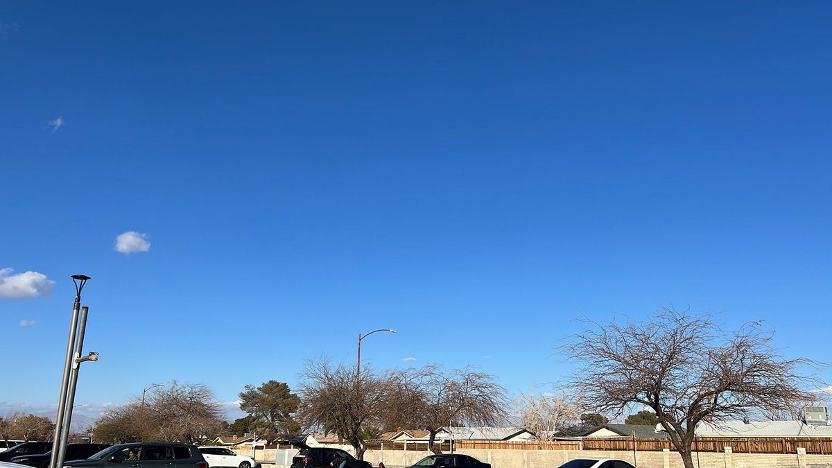 LA_fanatik1's tweet image. Other than the #Lakers getting fucked over it was a #BeautifulWeekend in Vegas!!! Couple of small clouds a nice 59° can’t beat that at all!! Hope everyone had a great weekend!!!