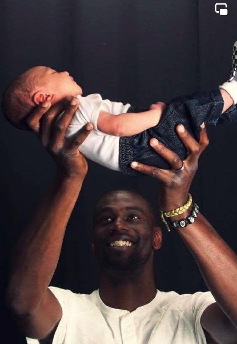 T4524143's tweet photo. God Bless you Tyre Nichols! Watched your parents RowVaugh &amp; Rodney with such grace, brave, loving kindness. Wow no words for thier strength and it shows what a beautiful man you were and are. I can't stop crying as a mom. You're mother my HERO! The nation has LOVE for you all!💗 https://t.co/2t775UqDf7