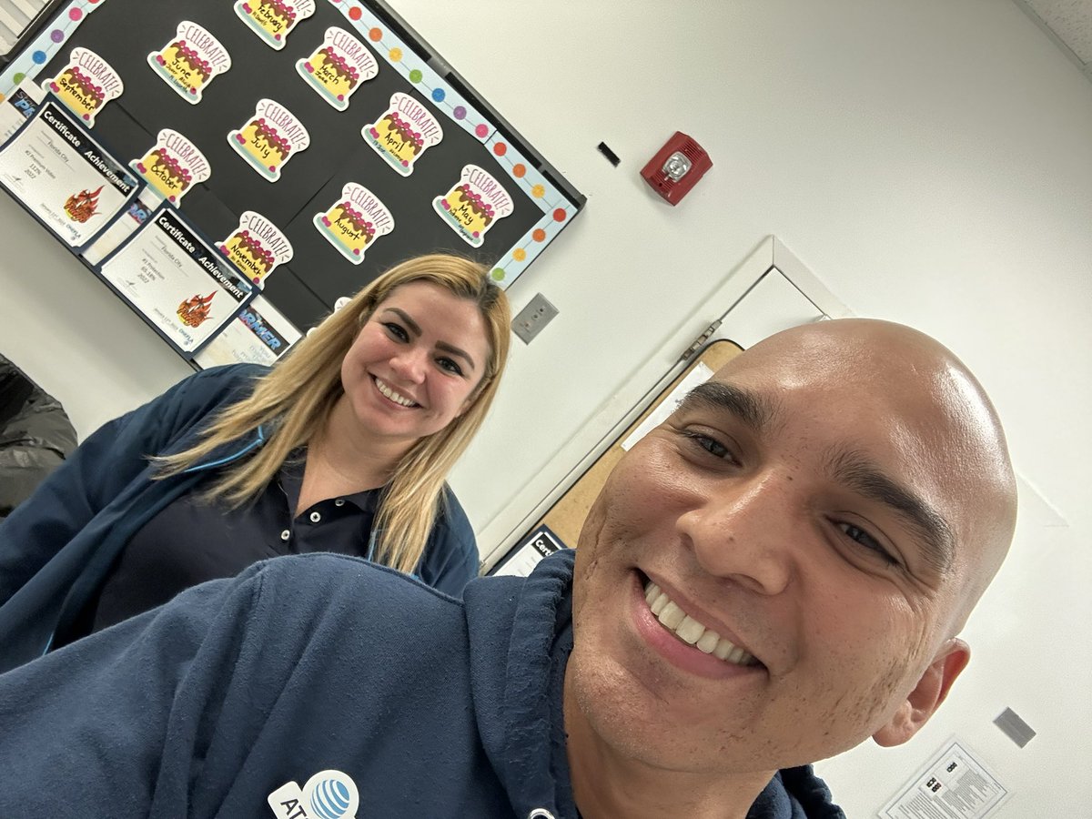 jrivasfla's tweet photo. Proud of the FAB 4 today! Sunday Crew went out and executed our Daily huddle to a tee. 🔥🔥🔥 #FLOCITY @FloridacityKat @Lissette_rod1 @DilmaZ_ @One_FLA #onefla #sundaycrew #fab4 https://t.co/qaGSaETxXe