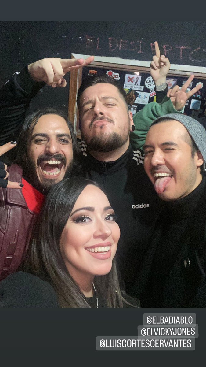 Anoche con puro tremendo 💕 <a href="/vrnsmx/">Luis Cortes</a> <a href="/ElBadiablo/">Old Man Coyote</a> <a href="/LngSHT/">Longshot</a> <a href="/elvickyjones/">Vicky Jones</a>