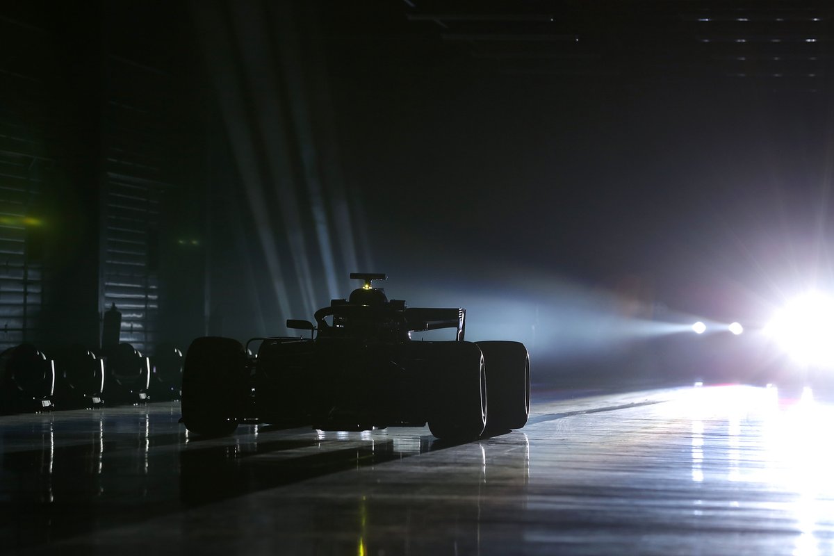 TearOffFR's tweet photo. 🚨 Mesdames et messieurs, nous entrons dans la fabuleuse semaine des tout premiers 'Reveal' pour cette saison 2023 de #F1 !

👉 Mardi : Haas

👉 Vendredi : Red Bull https://t.co/Hkdi6FaD5D