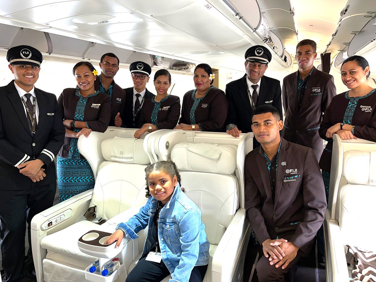 FijiAirways's tweet image. Last November, we introduced to you Gloria who aspires to be a Fiji Airways pilot👩‍✈️

We are so glad we were able to host Gloria and her family on their flight from Nadi to San Francisco.