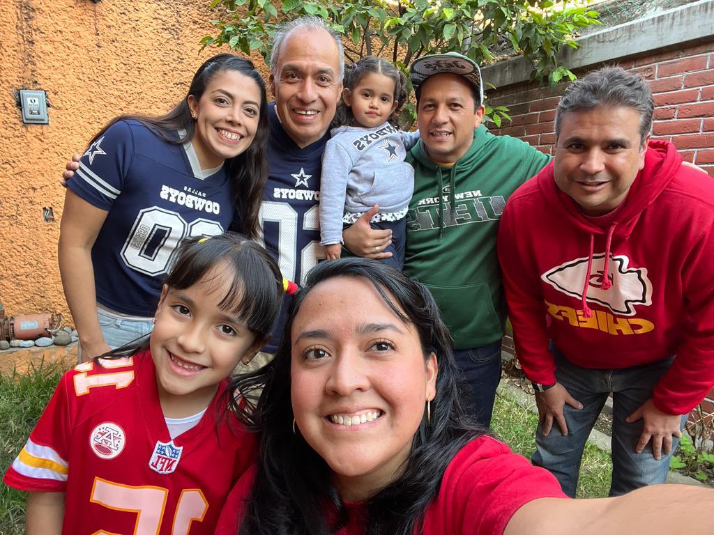 jjmanuell's tweet photo. #NFLPlayoffsEnTUDN @TUDNMEX  @MiCanal5 https://t.co/ZmRtYUJAJG