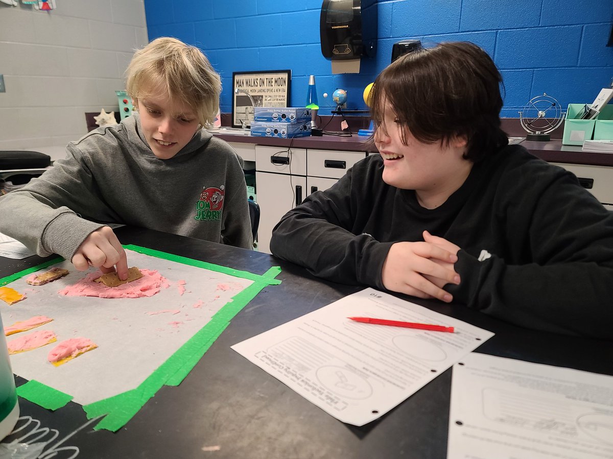 Robinsonsheroes's tweet photo. Our scientists are digging into plate tectonics! 🐻❤️🌎 #Bearsrising #ISDstrong https://t.co/wKlR1B8n2S