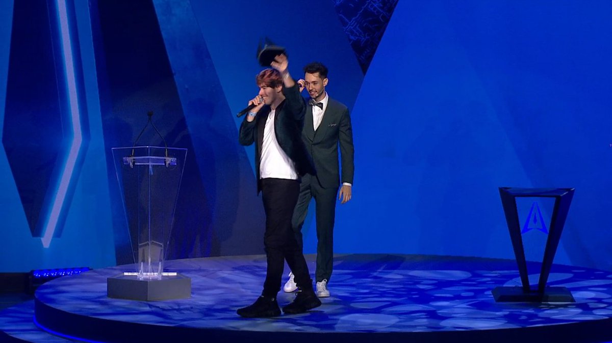 GdLuisitho's tweet photo. German indiscutible ese premio solo tuyo #PremiosEsland2023 #ESLANDEnMexico #German #mejortrayectoria https://t.co/nCs5smVdhV