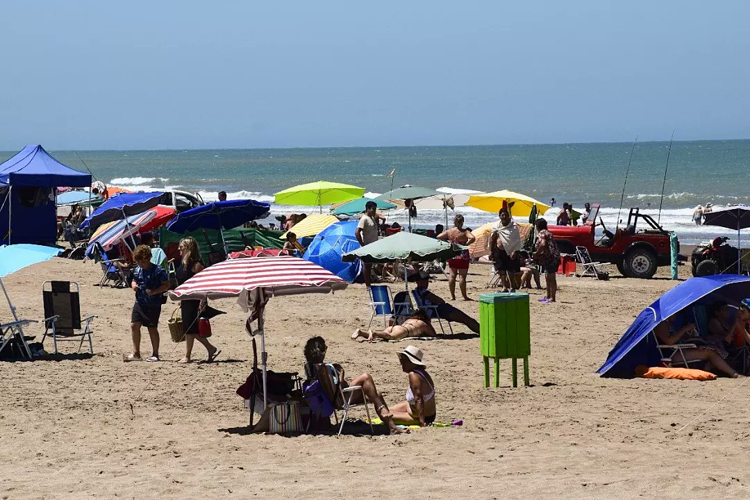 TurismoSanca's tweet photo. El clima jugó a favor el último fin de semana de enero. 
.
.
.
#BalnearioSanCayetano #verano #temporada2023 #postales #sol #playa #sancayetano https://t.co/NeFKmoupws