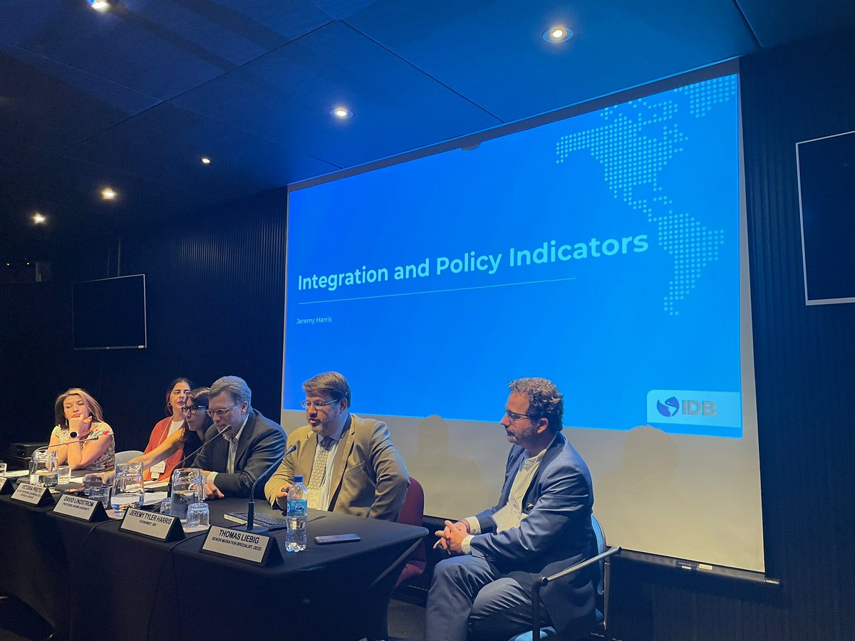 felipemgomez8's tweet image. Con los datos disponibles podemos medir la integración de las personas #migrantes. @jeremy_t_harris presentó avances sobre nuestro trabajo para generar índices de integración de migrantes en #ALC. Próximamente más novedades.