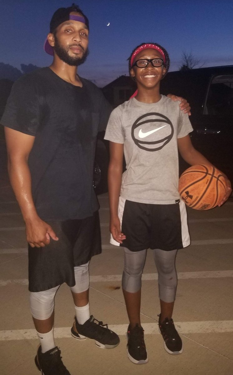 JaidynGunter's tweet photo. Happy belated birthday to my trainer Will Goodman, in the lab since the 6th grade. Thanks helping me get closer to my goals. #PaceGame #Separate #ReadandReact #BeyondBuckets https://t.co/pRM1Pm6fq7