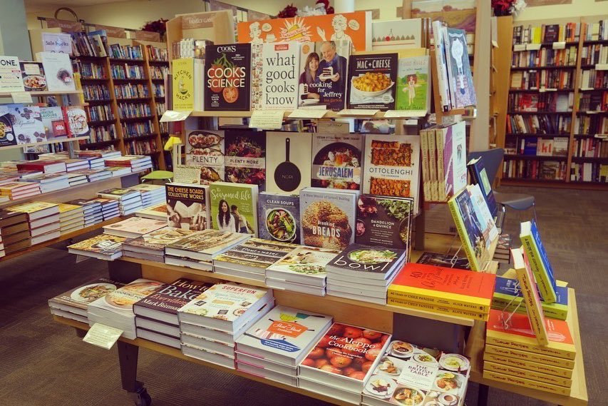 VisitBerkeley's tweet image. Today is a bookstore kind of day! Find a book at one of these four bookstores in Berkeley!
@moesbooks 
@BooksIncStores 
@PegasusBks 
@MrsDsBooks 
✌️ VisitBerkeley.com
#berkeley #visitberkeley #berkeleyca #visitcalifornia