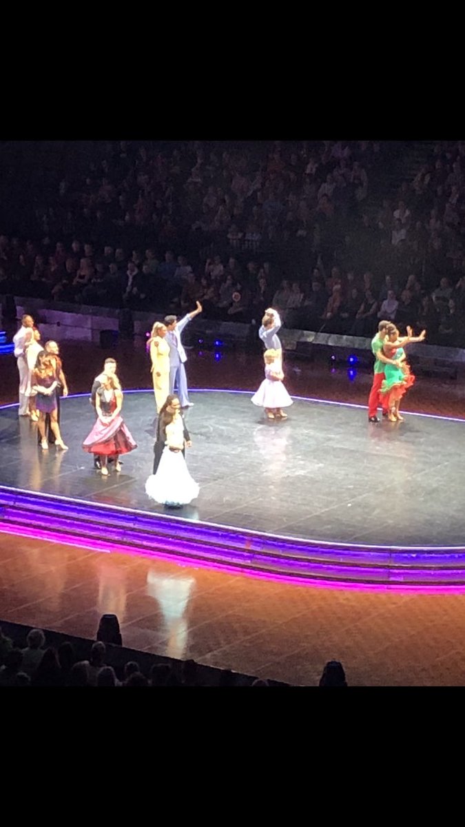 Laura Szyszlo tweet media