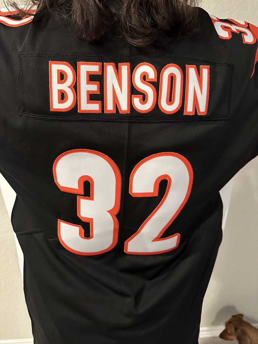 Rocking the #32 Cedric Benson jersey for #AFCChampionship Game Dey! He’s the whole reason I’m a #Bengals fan. Let’s go Bengals! #WhoDey https://t.co/5RmqF0p0hr