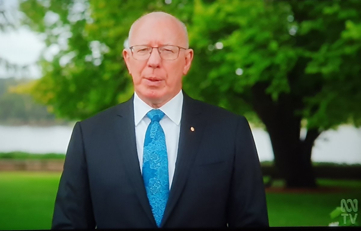 PeterWMurphy1's tweet photo. GovGen David Hurley is on a salary of $425,000pa. When his 5yr term expires in July 2024, his pension will be $255,000pa for life. 😠 #auspol #RepublicNow https://t.co/4JjzmVQahu