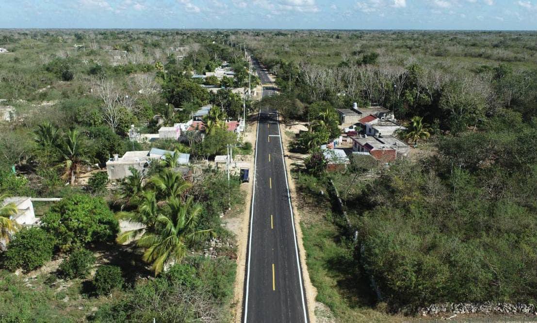 davidvaldezj's tweet photo. ¡Siguen las buenas noticias para #Valladolid!
En la comisaría de #Tesoco, también acompañamos al Gobernador @mauvila y al alcalde @alfredofdezarceo a la entrega de los trabajos de construcción del entronque Periférico Oriente, lo que permitirá tener una vialidad más segura https://t.co/ofVfiUBDjn