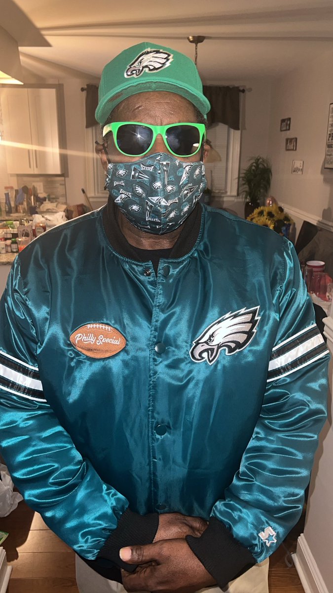 aneesahssmith's tweet photo. @NBCPhiladelphia @FOX29philly My Dad is  Super #EAGLES fan 💚🦅🖤 It’s a PHILLY THING🙌🏾 https://t.co/7s5WLFh50U