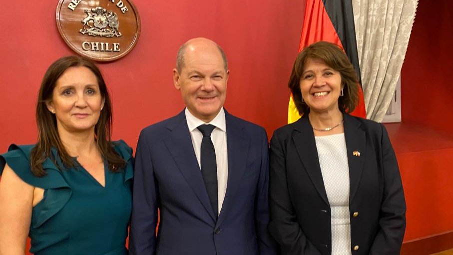 La Ministra (s) <a href="/XFuentes/">Ximena Fuentes Torrijo</a> participó en la reunión del Presidente <a href="/GabrielBoric/">Gabriel Boric Font</a> con el Canciller alemán <a href="/OlafScholz/">Olaf Scholz</a>, junto a ambas delegaciones, donde abordaron el fortalecimiento de la relación bilateral en diversas materias de interés común. 🇨🇱🤝🇩🇪
