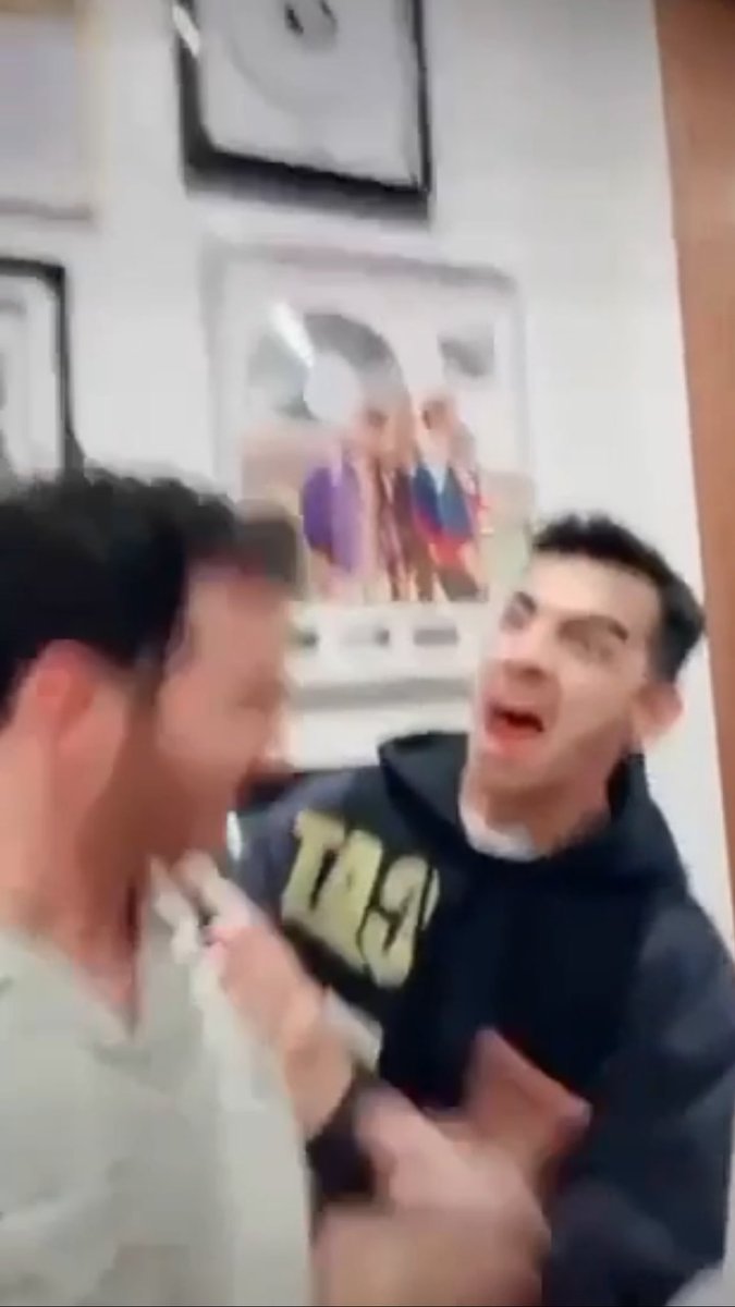 LeahEchelon's tweet photo. actual photos of me listening to that snippet. #JonasWings @jonasbrothers https://t.co/7FFMMVaeJz