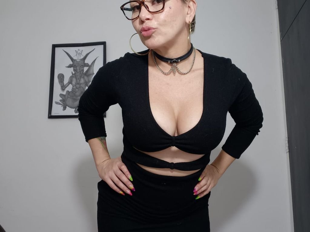 BonnieRay_'s tweet photo. I'm online right now on SkyPrivate - pay-per-minute system for Skype live shows. Call me right now in private here: https://t.co/CevKJtQwP1
https://t.co/ZCVTqYc9ND https://t.co/cLotqN1ac5