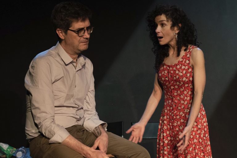 autenticoteatro's tweet photo. .@teatrolara #Blackbird #FernandoSanSegundo dirige con mucho rigor este durísimo drama s/ abusos infantiles y la “irresponsabilidad”.MAGNÍFICO duelo actoral entre 2 monstruos escénicos #JuanmaGomez y #AlbaAlonso (¡SOBERBIA!). “Los adultos mienten.Quieren 1 cosa,mienten. No se + https://t.co/epCVrHVpgM