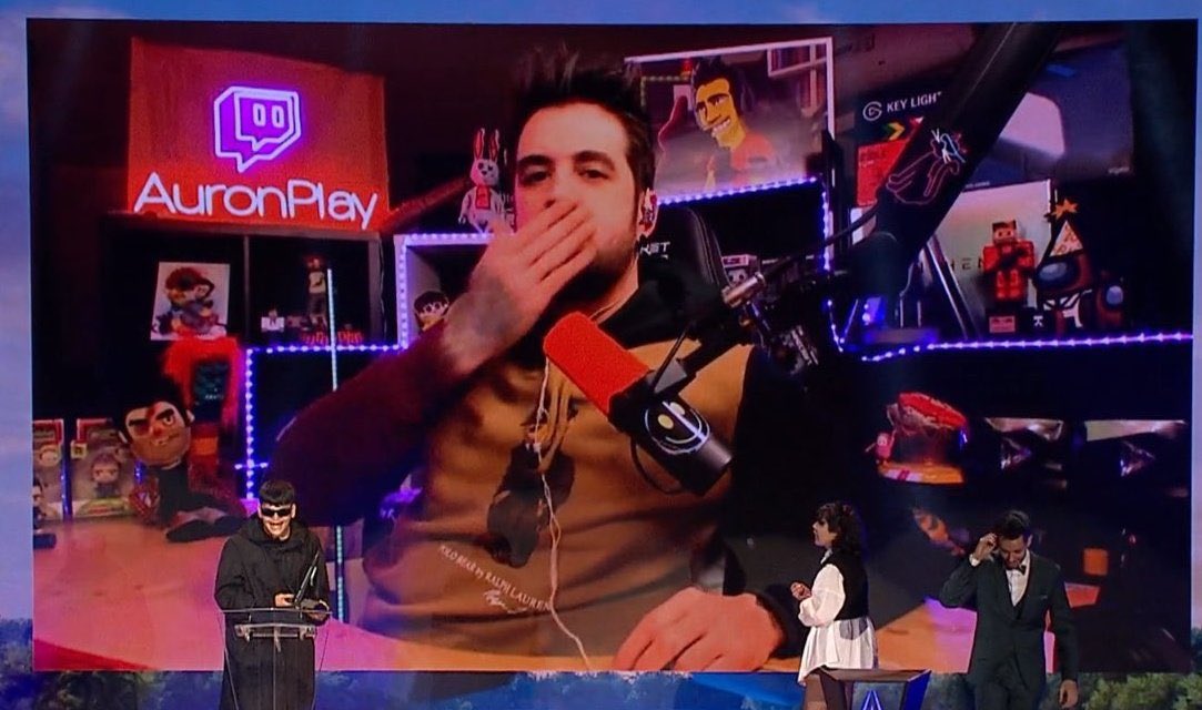 anthoperx's tweet image. Te quiero mucho, gracias por todo Auron streamer del año 🤍