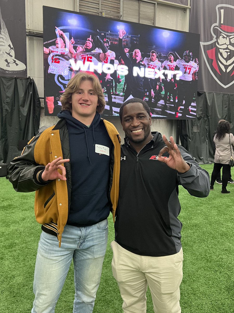 Mpugh_08's tweet photo. Great time at @GovsFB JR Day!! Thank you @Coach_Avina @CoachMC_APSU @coachburke89 @APSUCoachSW for the hospitality and knowledge!!💯💪👌#🅿️24
@CSmithScout https://t.co/1RpAtZrx1j
