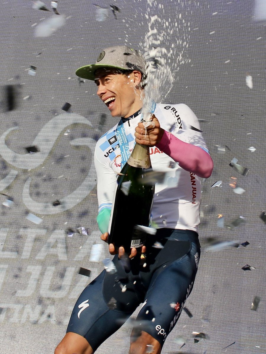 SupermanlopezN's tweet photo. Fueron unos días de oscuridad, pero se siente muy bien regresar a la luz, gracias @team_medellin por la confianza y el trabajo, gracias familia por estar y ser mi pilar, gracias @vueltasanjuanok y Argentina 🇦🇷, gracias a quienes están en las buenas y en las malas. https://t.co/BDOHeOB3AT