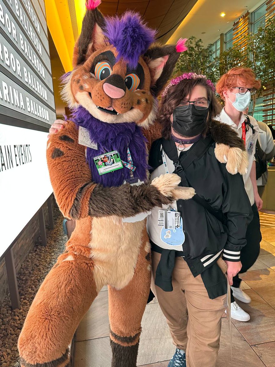 Timey021's tweet image. Got to meet @SmellyStrobes at #ANE2023! It was awesome meeting him! And omg those hypno eyes, I was struggling not to stare into them