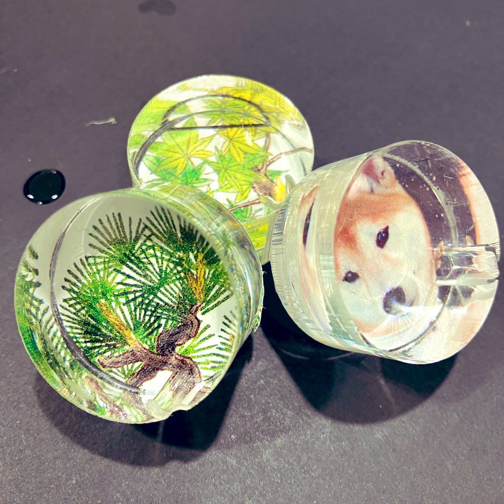 Hands_Umeda's tweet photo. アクリルの端材に好きな写真を貼ってミニアクスタを作りませんか?ハンドマークスの端材シリーズは自由な発想で使える素材です。アクリルだけでなく革の端材や珍しいろうそくの芯端材などもあります!こちらの商品は11階Cゾーンにて取り扱い中(11Fいし) #アクスタ #HandMarks #DIY #透明 #とうめい https://t.co/zeNwm4Frh2
