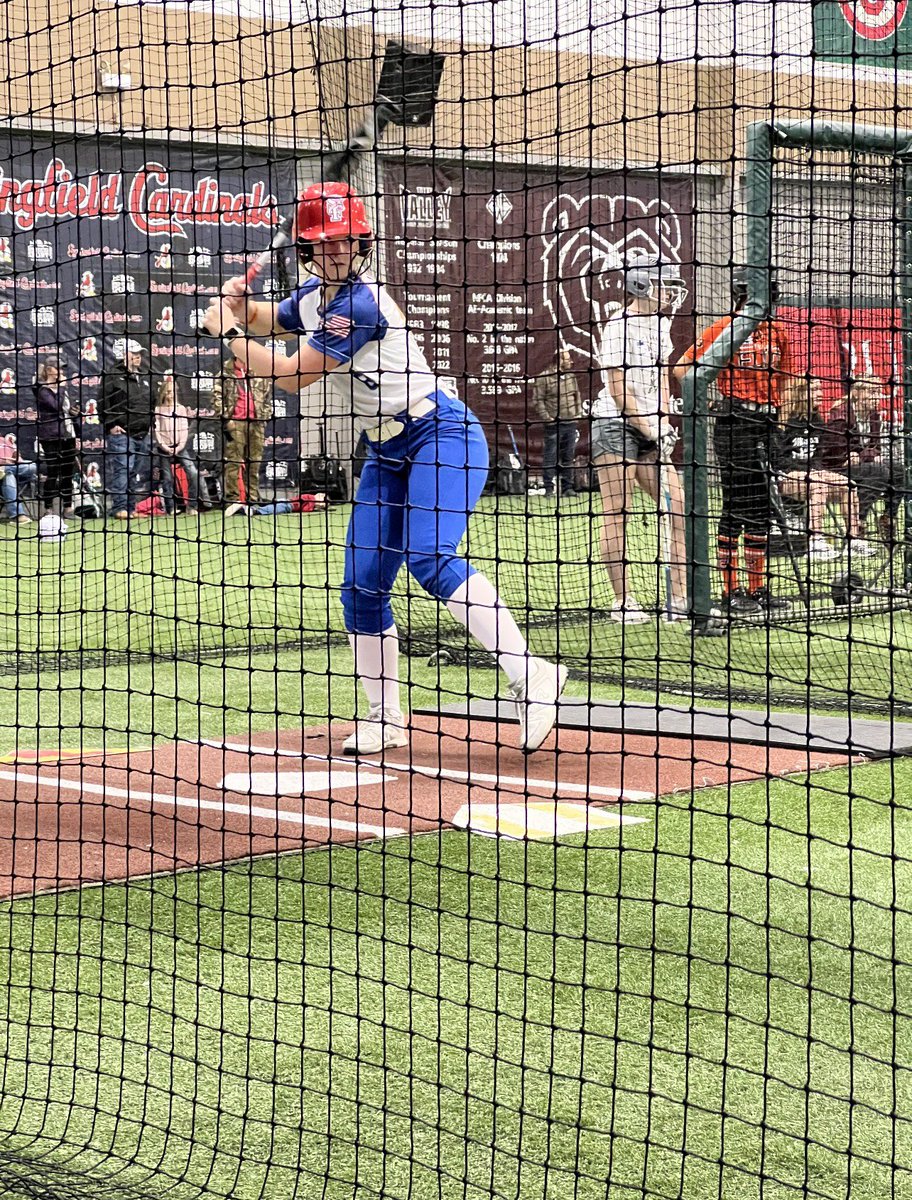 Thank you @MSUSoftball for the amazing camp! So great to learn from the coaches and players! Taking a lot of information home!! Also got to meet some great people!! GO BEARS 🐻 @HollyRHesse @BethPerine <a href="/kasey_grif/">Kasey Griffith</a> @MmorrisMike <a href="/comoselectfp06/">Select Fastpitch 16U Morris</a> <a href="/ejonesrockchalk/">Eric Jones - Select Fastpitch</a>