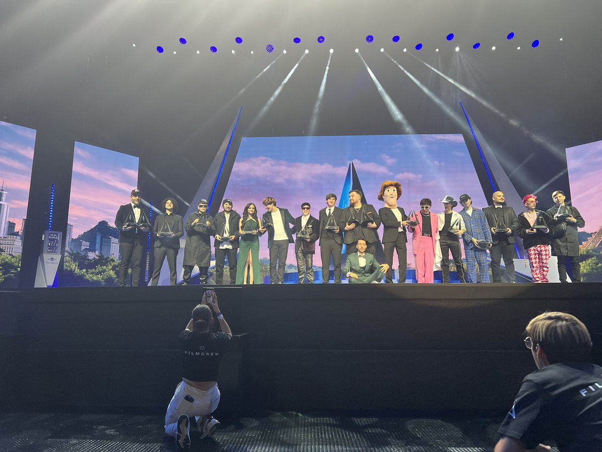 Shadoune666's tweet photo. Una locura de evento! 
Enhorabuena a @TheGrefg por ganar una vez mas.
Feliz de haber vivido esto en primer plano https://t.co/9Wjk8wZ4OO