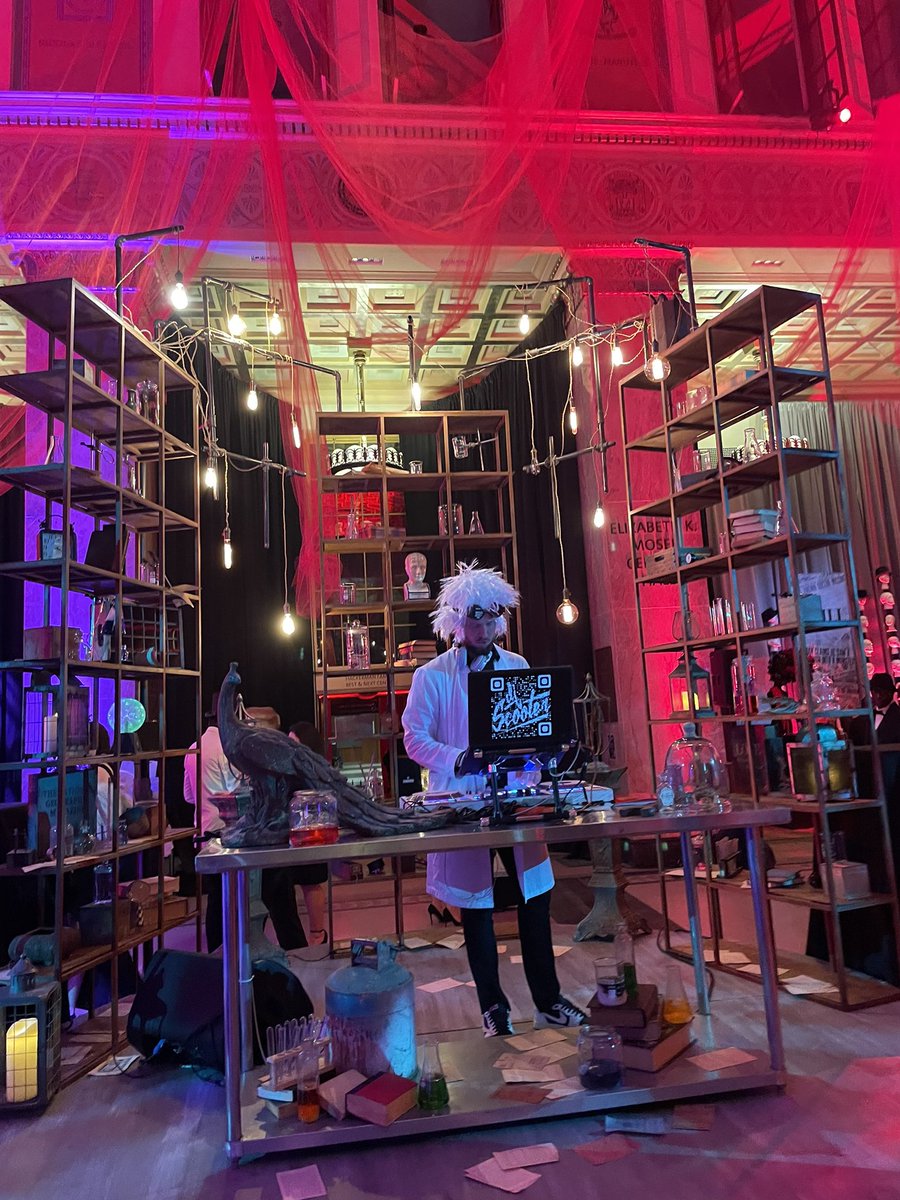 ShannonJ308's tweet photo. Good Vs. Evil at @prattlibrary for the #blackandwhite party! Are you a Dr. Jekyll or Mr. Hyde?! 

#drjekyllandmrhyde @TitosVodka #Baltimore https://t.co/LuU93vDg4J