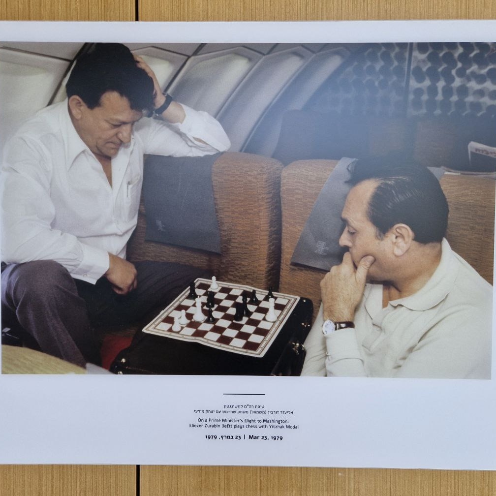 LevonFisch's tweet photo. Tel Aviv airport.

#levonfisch #Chess https://t.co/O2EE7JN4zq